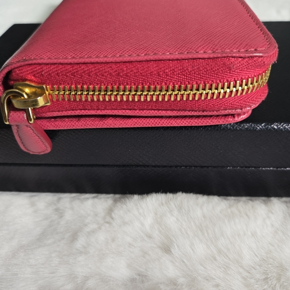 Prada Peonia Pink Zip Around Wallet w/Registration card & Original Box - EUC - Picture 3 of 16